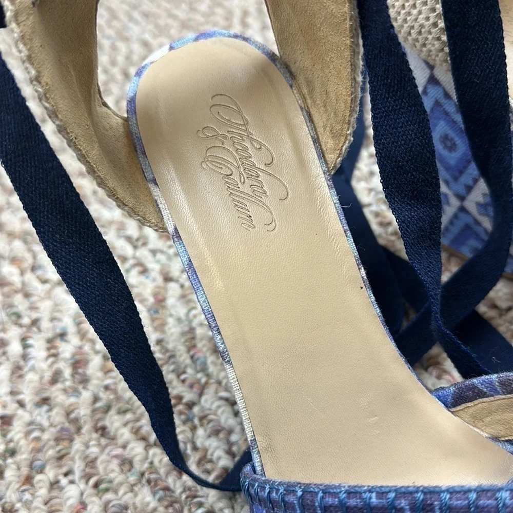 THEODORA & CALLUM X STUART WEITZMAN BIARRITZ HOLIDAY BLUE AZTEC PRINT WEDGE